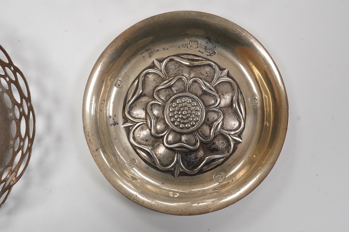 An Elizabeth II silver gilt small dish, by C.J. Vander Ltd, London, 1964, 10cm, a pair of pierced silver bonbon dishes and a small silver Tudor Rose dish, 6.4oz.
